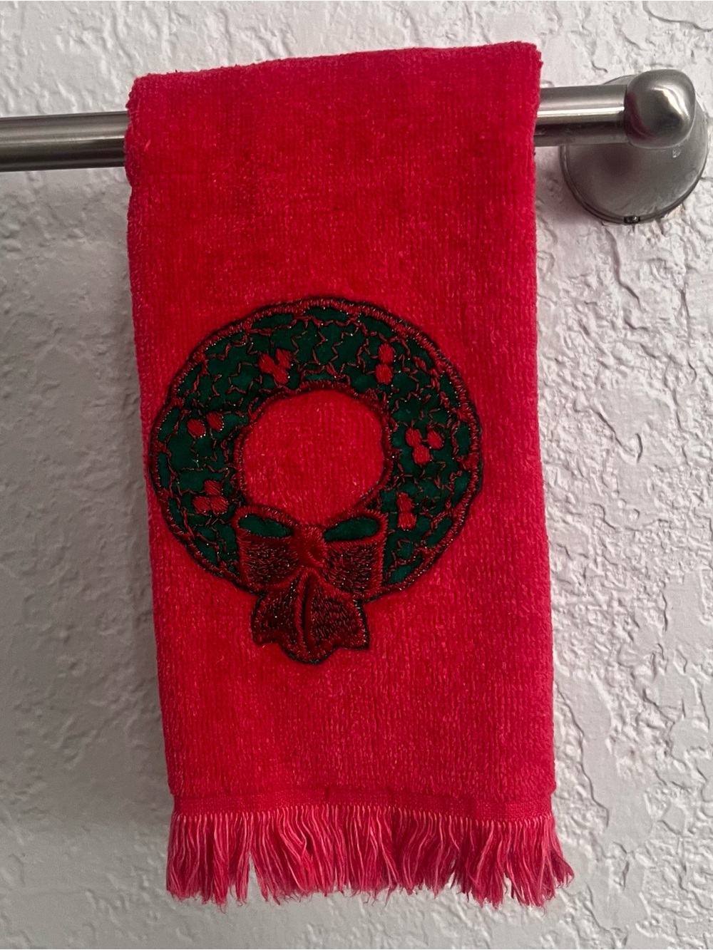 Vintage Martex Christmas Wreath Embroidered Hand Towel USA
